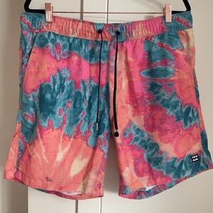 *** Billabong Vibrant All Day Layback Tie - Dye Board Shorts